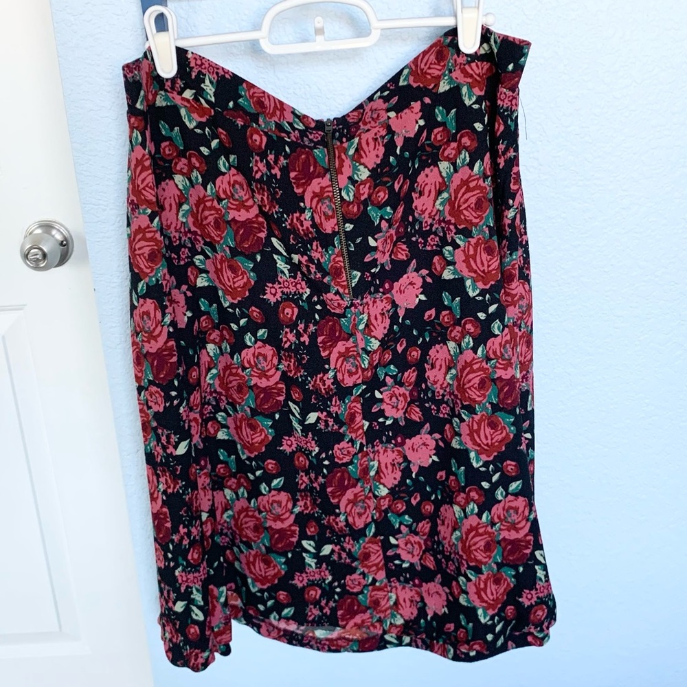 Roses Pleated Skirt - Picture 2 of 2